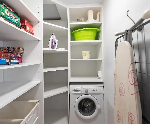 Ritas Modern In-city House Дом отдыха