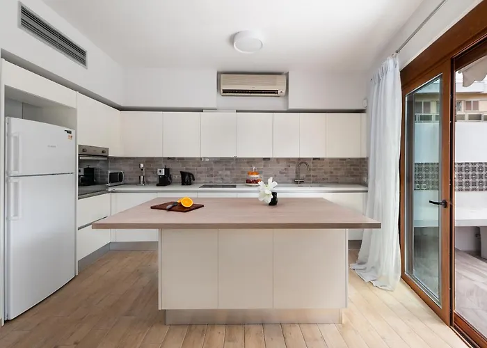 Ritas Modern In-city House עיר רודוס